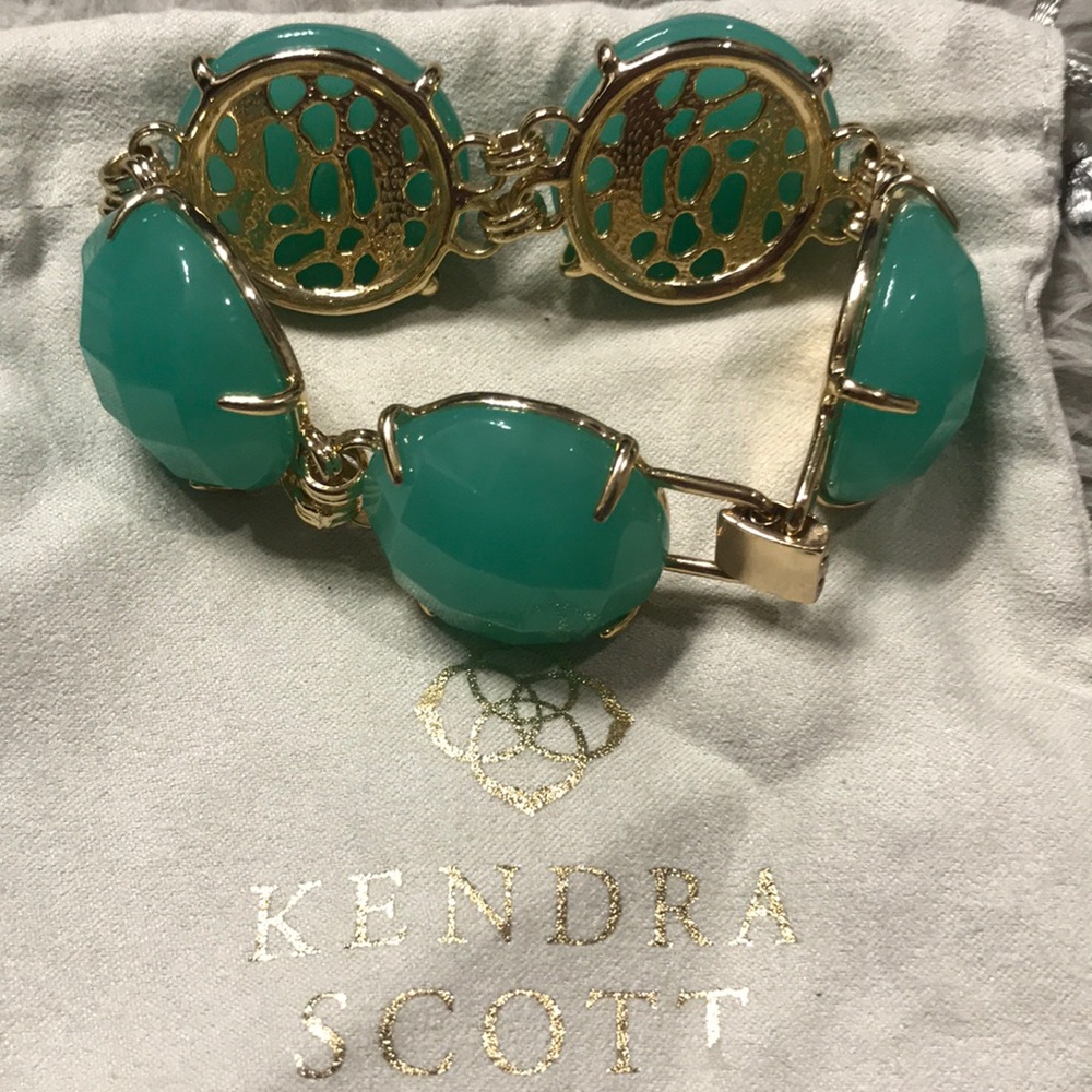 Kendra Scott Cassie bracelet in chalcedony